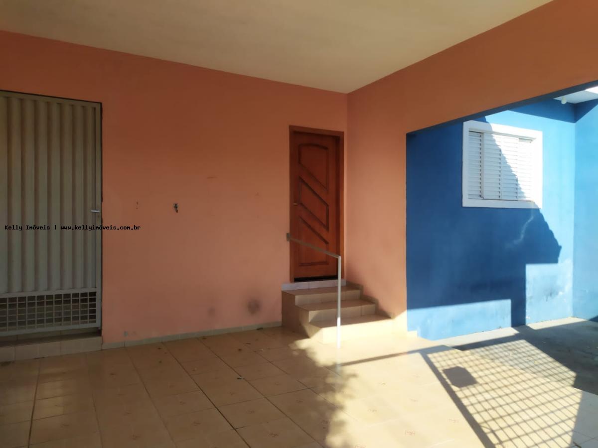 Casa à venda com 2 quartos, 250m² - Foto 2