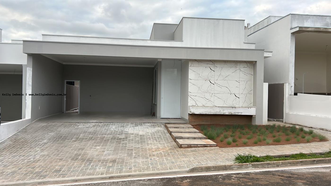 Casa de Condomínio à venda com 3 quartos, 300m² - Foto 1