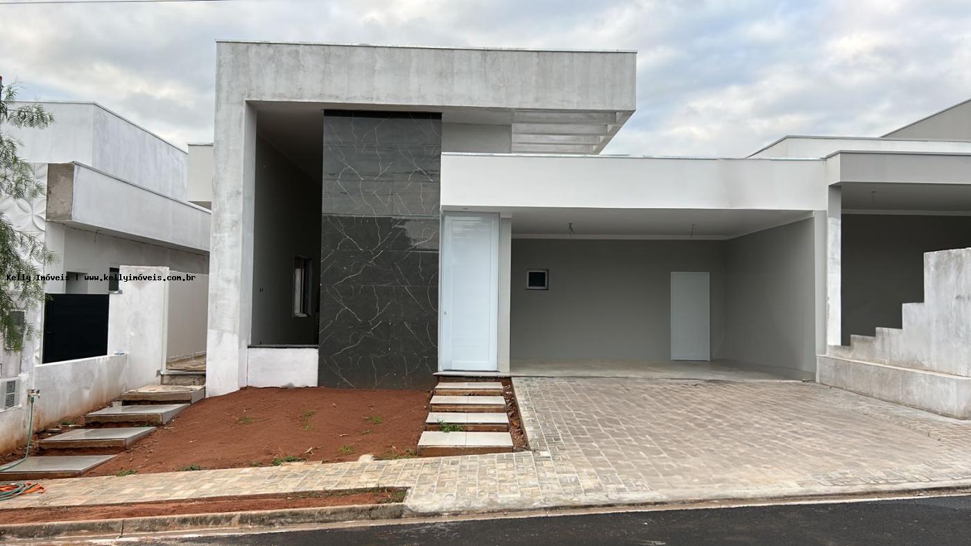 Casa de Condomínio à venda com 3 quartos, 300m² - Foto 1