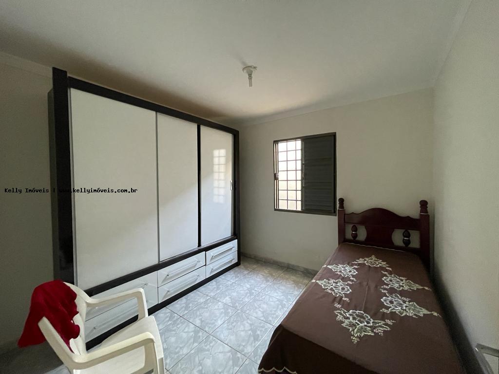 Casa à venda com 2 quartos, 200m² - Foto 10