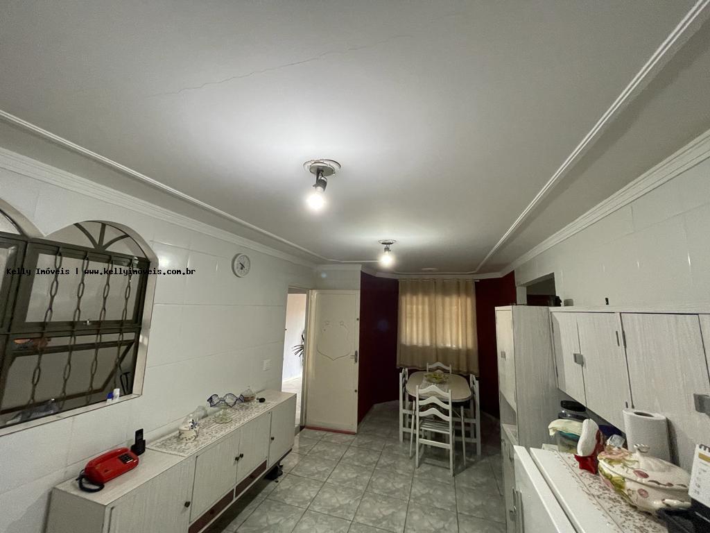 Casa à venda com 2 quartos, 200m² - Foto 3