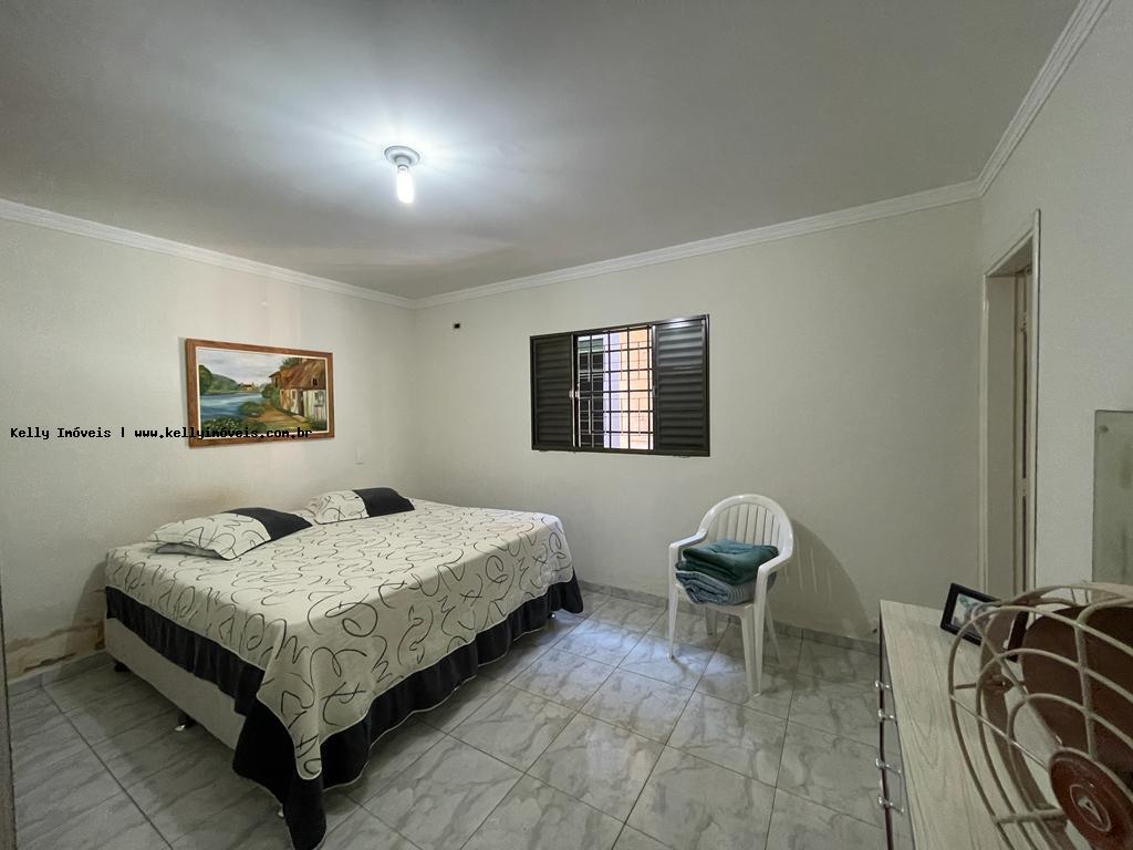 Casa à venda com 2 quartos, 200m² - Foto 8