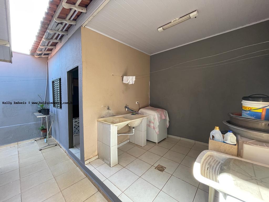 Casa à venda com 2 quartos, 200m² - Foto 14