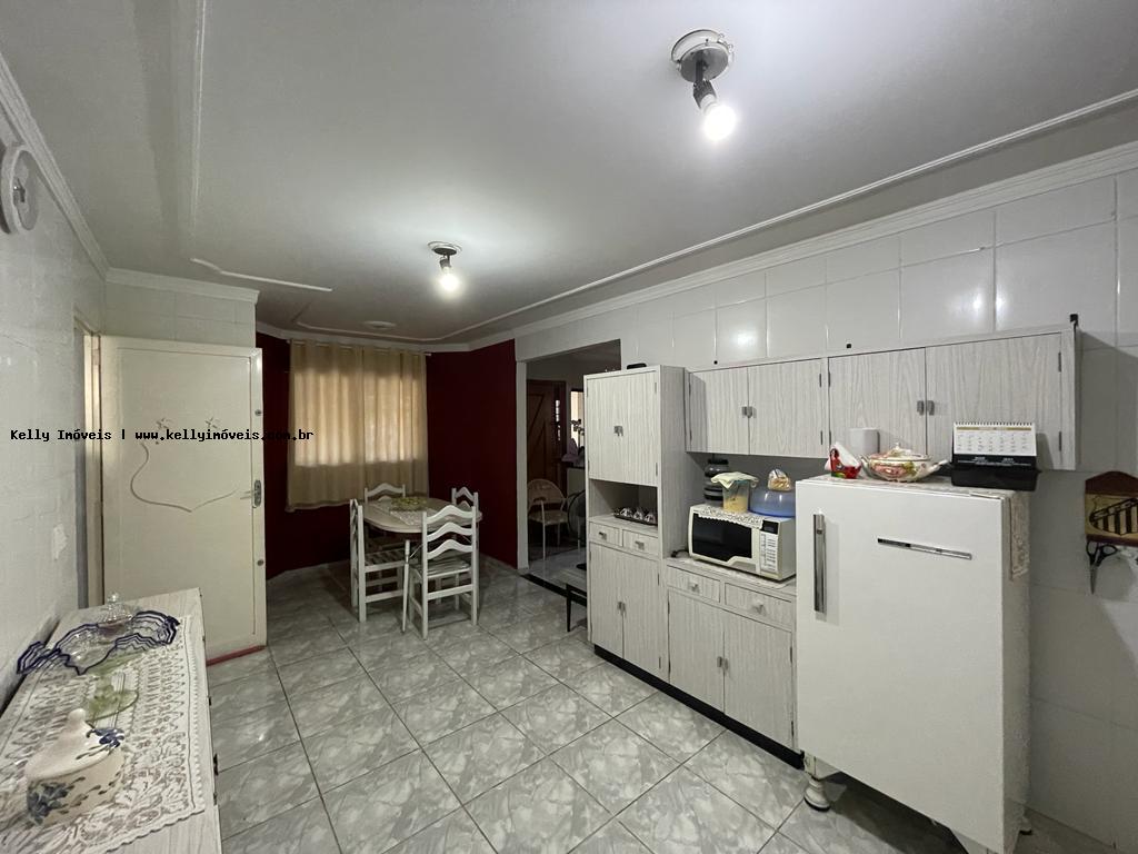 Casa à venda com 2 quartos, 200m² - Foto 4