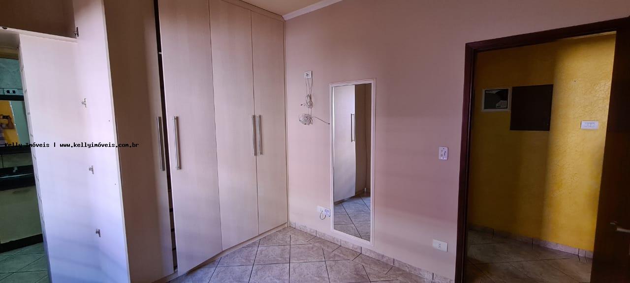 Casa à venda com 3 quartos, 300m² - Foto 8