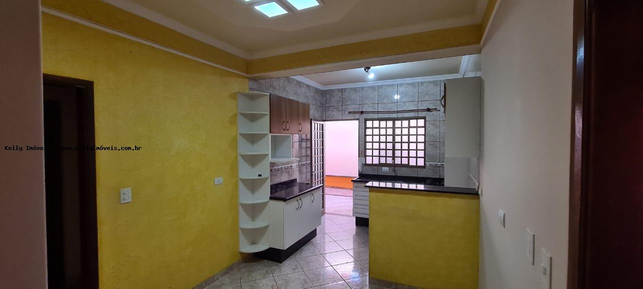 Casa à venda com 3 quartos, 300m² - Foto 3