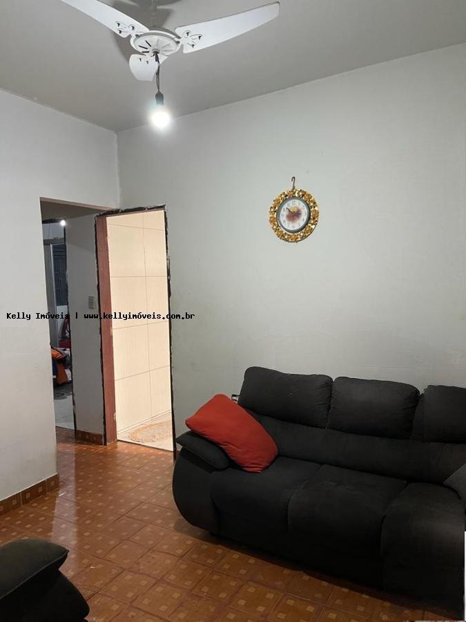 Casa à venda com 2 quartos, 135m² - Foto 2