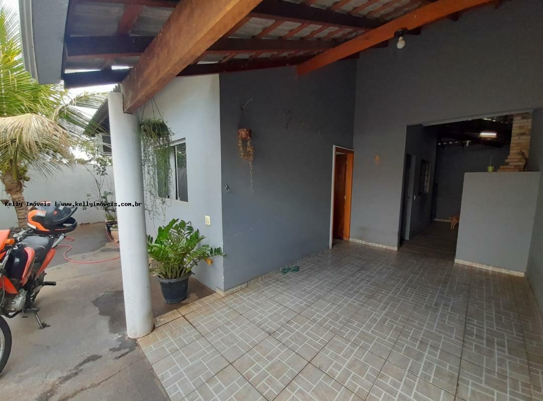 Casa à venda com 2 quartos, 130m² - Foto 1