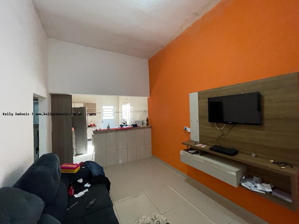 Casa à venda com 2 quartos, 180m² - Foto 2