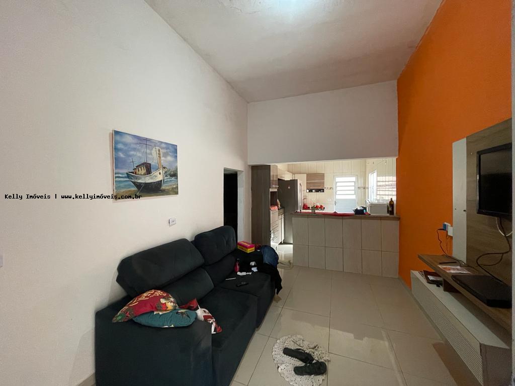 Casa à venda com 2 quartos, 180m² - Foto 1