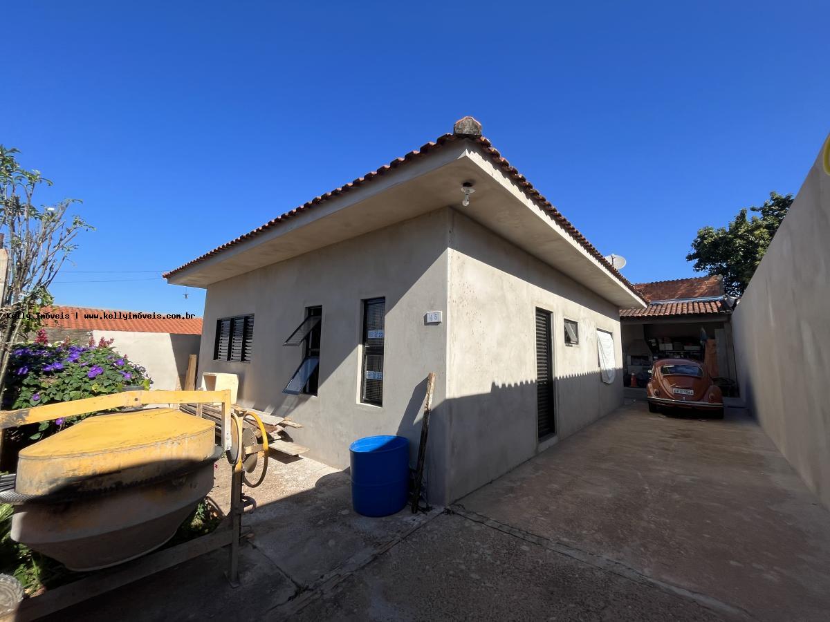 Casa à venda com 3 quartos, 107m² - Foto 1