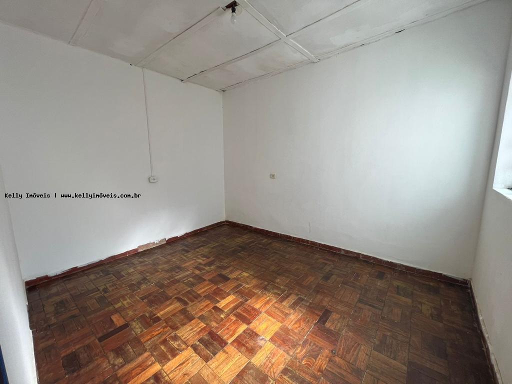 Casa para alugar com 3 quartos, 120m² - Foto 10