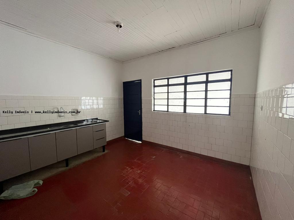 Casa para alugar com 3 quartos, 120m² - Foto 14