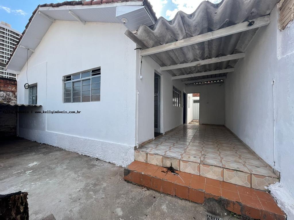 Casa para alugar com 3 quartos, 120m² - Foto 1