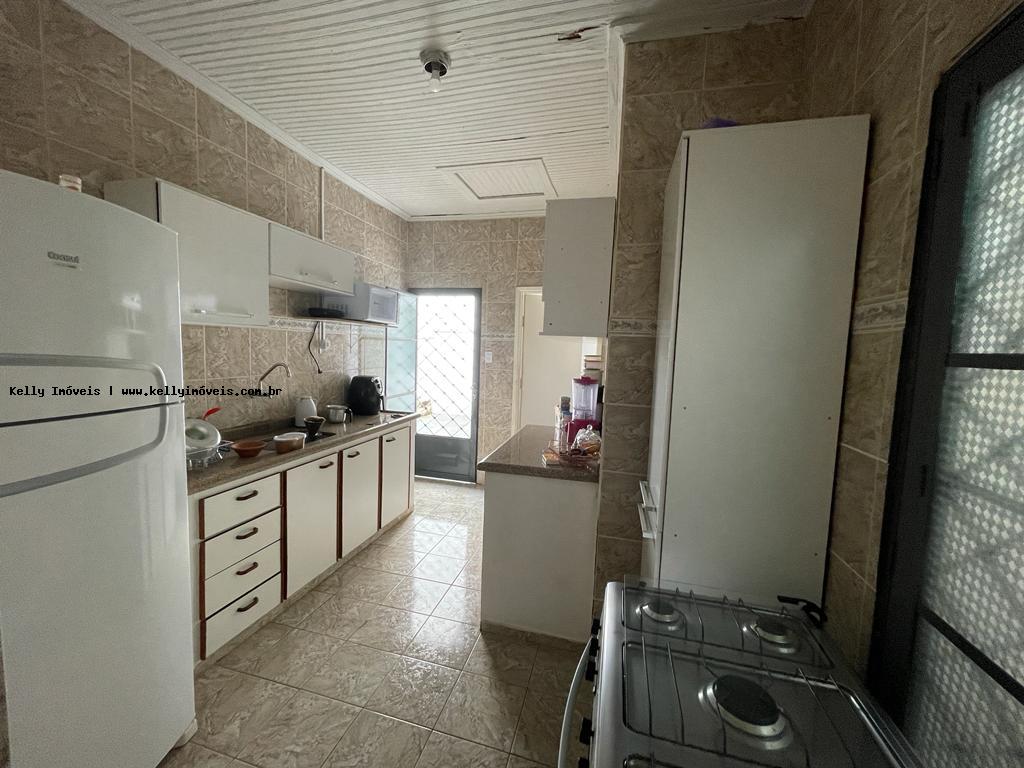 Casa à venda com 3 quartos, 90m² - Foto 17