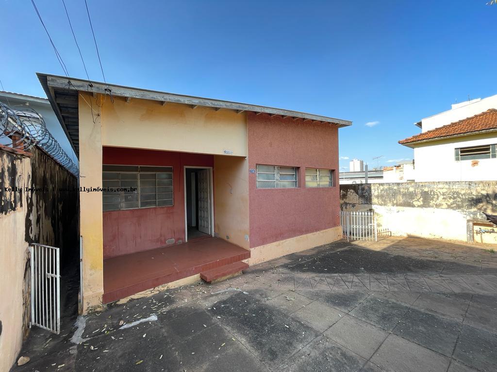 Casa à venda com 3 quartos, 250m² - Foto 1