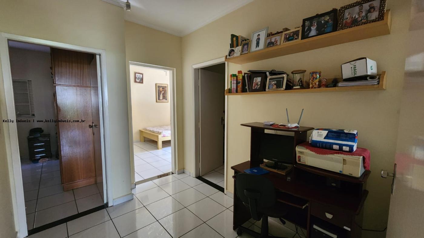 Casa à venda com 4 quartos, 215m² - Foto 6