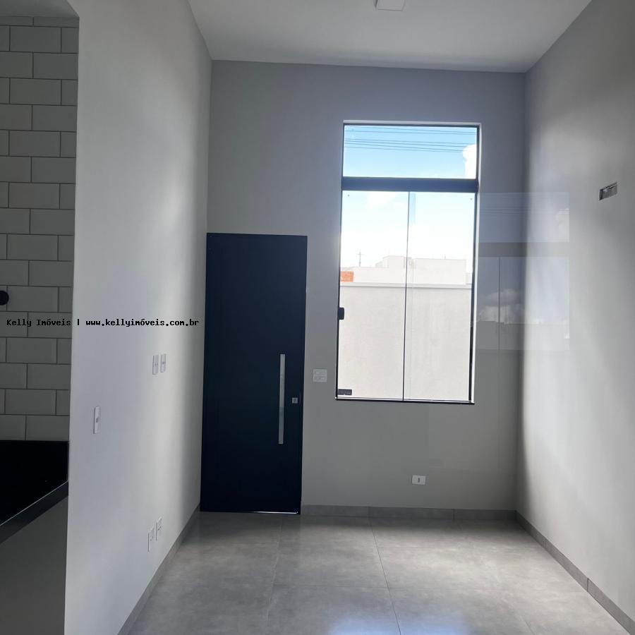 Casa à venda com 3 quartos, 200m² - Foto 2