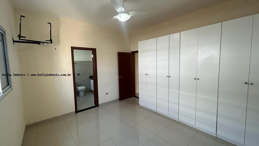 Casa de Condomínio à venda com 3 quartos, 252m² - Foto 13