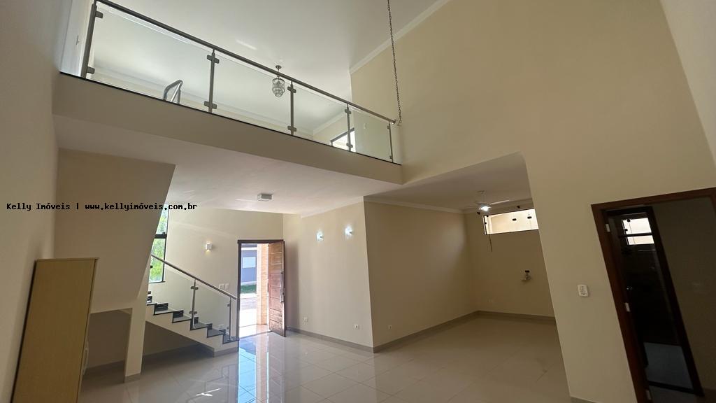 Casa de Condomínio à venda com 3 quartos, 252m² - Foto 4