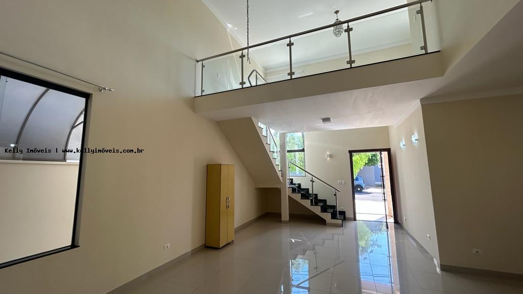 Casa de Condomínio à venda com 3 quartos, 252m² - Foto 3