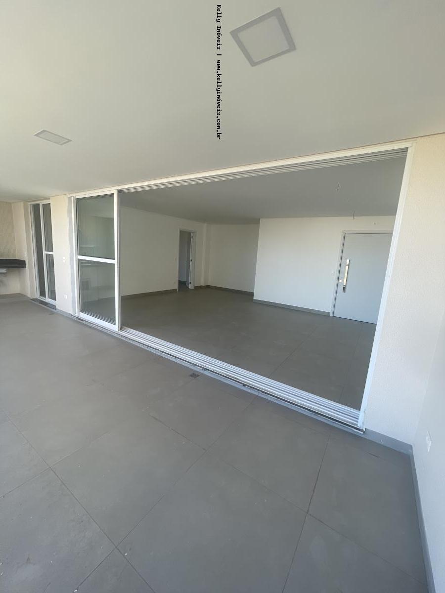 Apartamento à venda com 3 quartos, 151m² - Foto 3