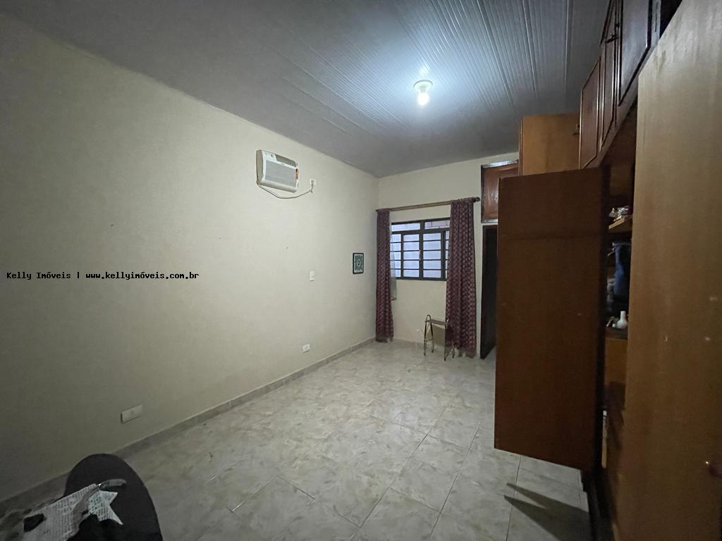 Casa à venda com 3 quartos, 183m² - Foto 11