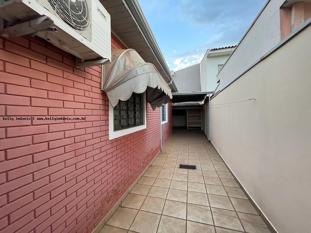 Casa à venda com 3 quartos, 183m² - Foto 3