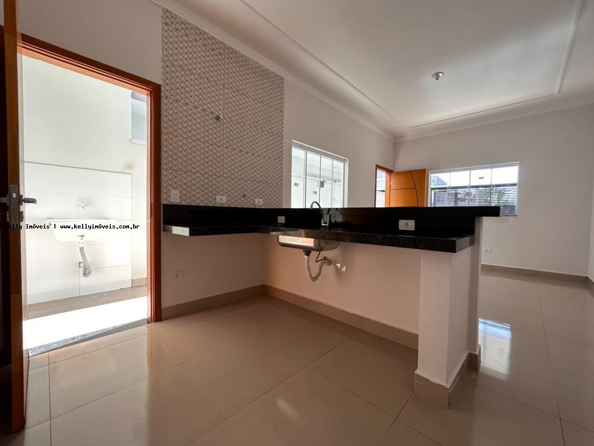 Casa à venda com 2 quartos, 70m² - Foto 5