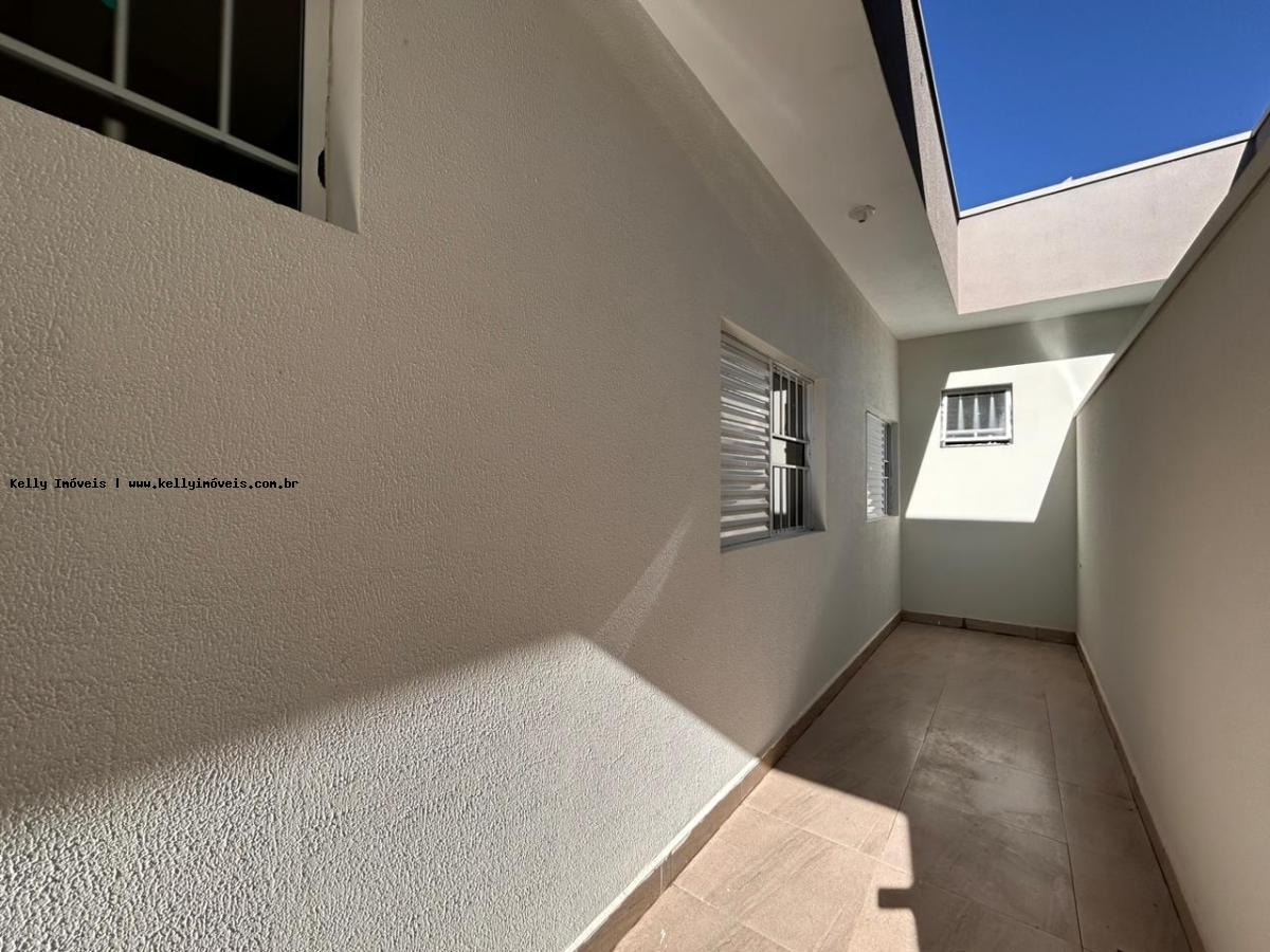 Casa à venda com 2 quartos, 70m² - Foto 3