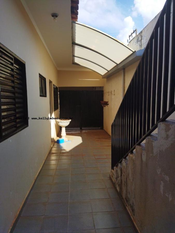 Casa à venda com 3 quartos, 242m² - Foto 14