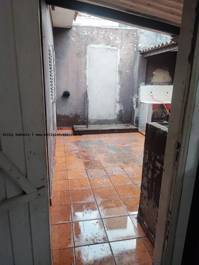 Casa à venda com 2 quartos, 200m² - Foto 17