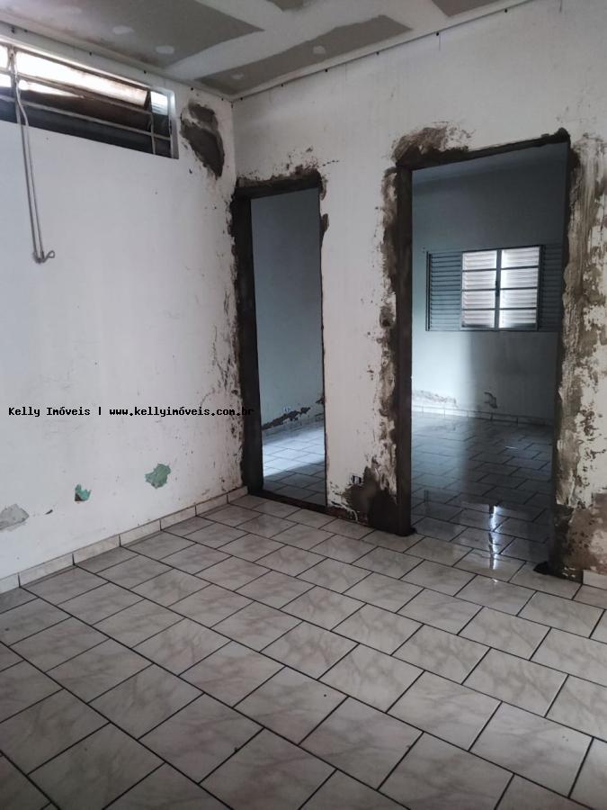 Casa à venda com 2 quartos, 200m² - Foto 27