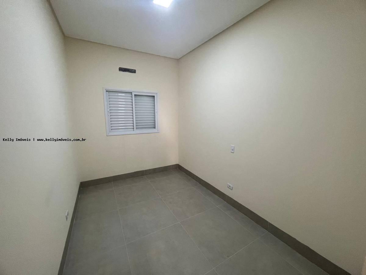 Casa à venda com 2 quartos, 60m² - Foto 15