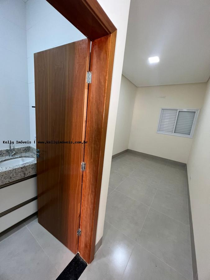 Casa à venda com 2 quartos, 60m² - Foto 19