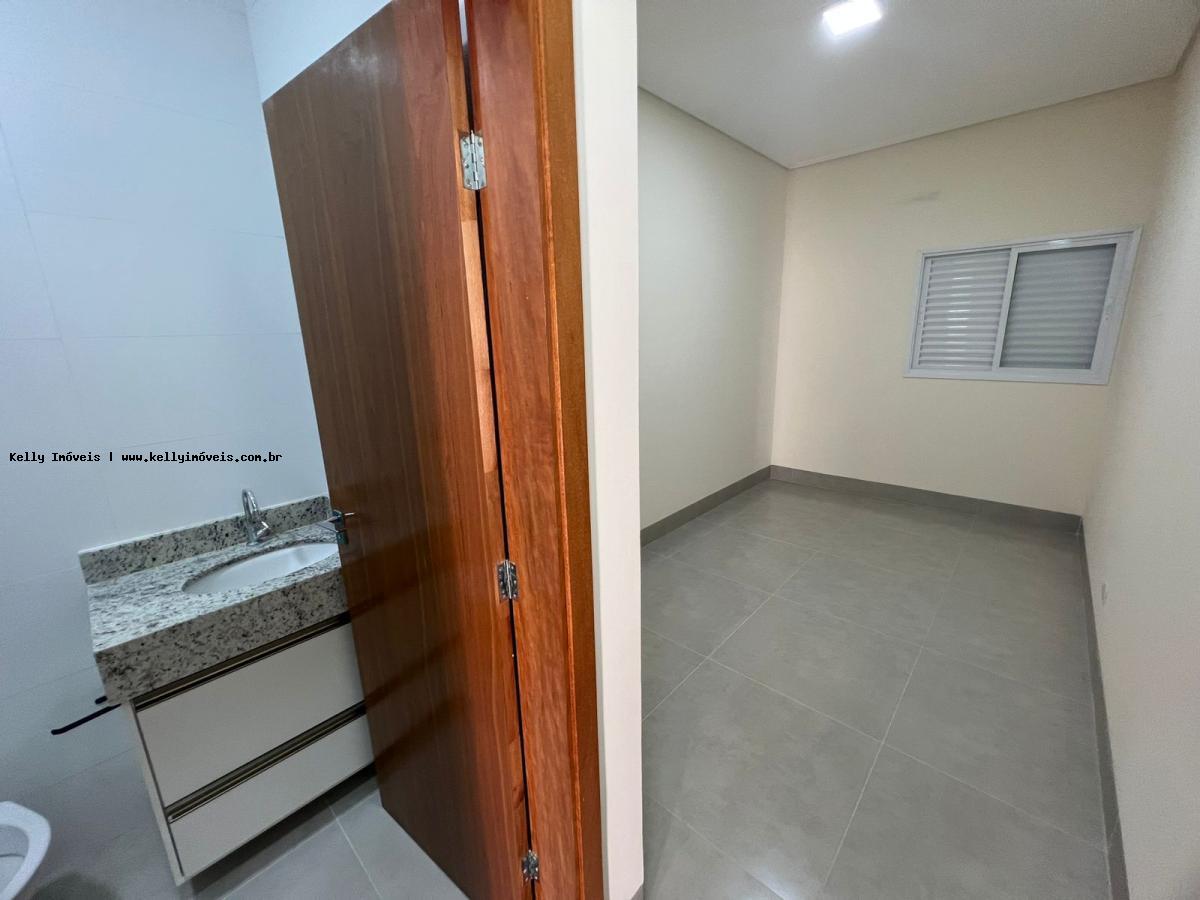 Casa à venda com 2 quartos, 60m² - Foto 18