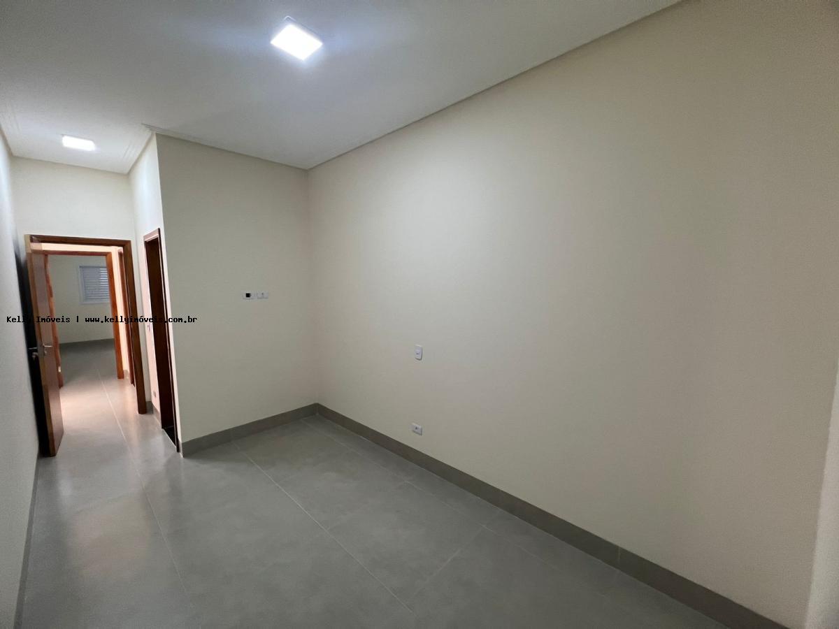 Casa à venda com 2 quartos, 60m² - Foto 22