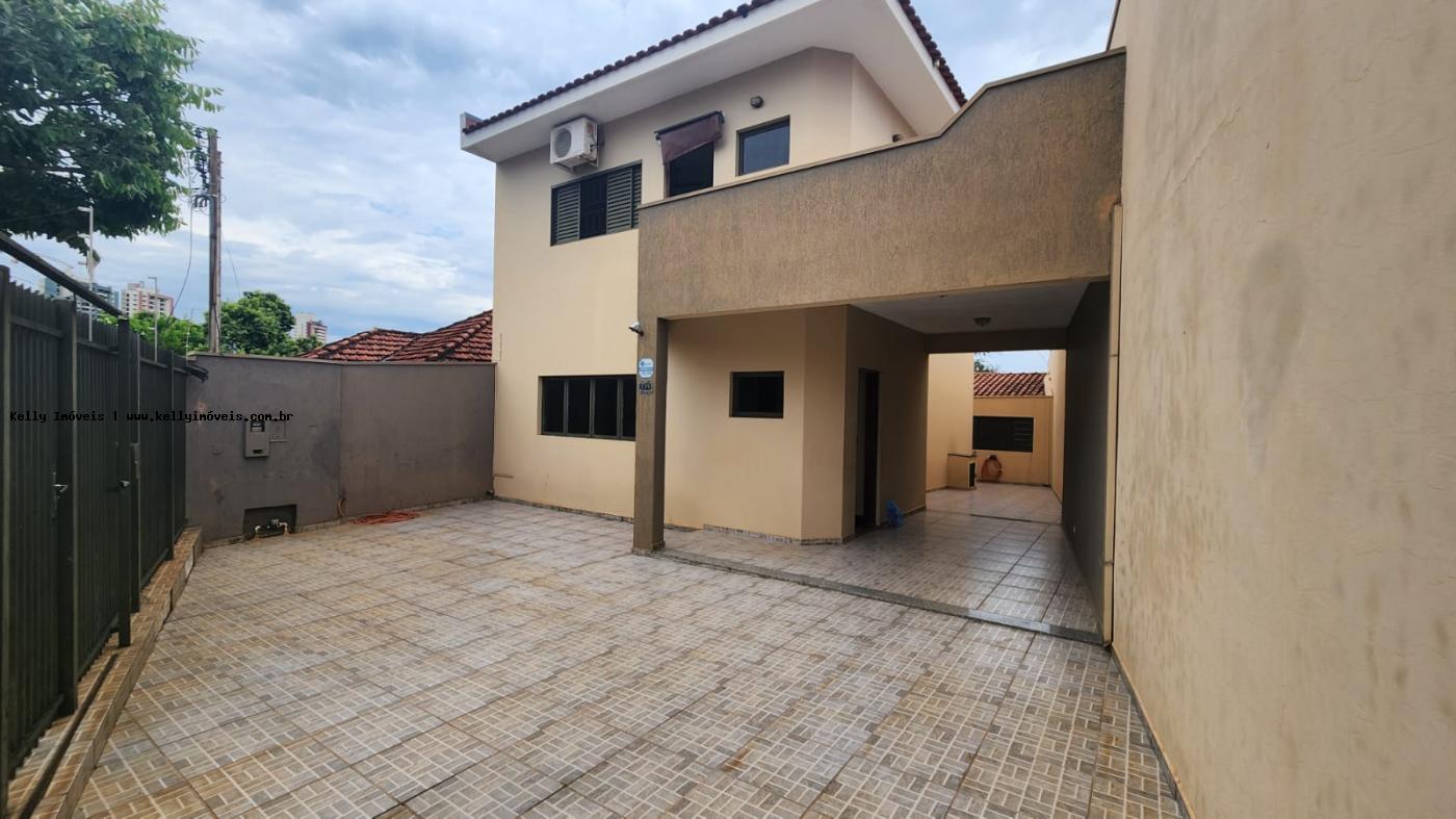 Casa à venda com 3 quartos, 352m² - Foto 1