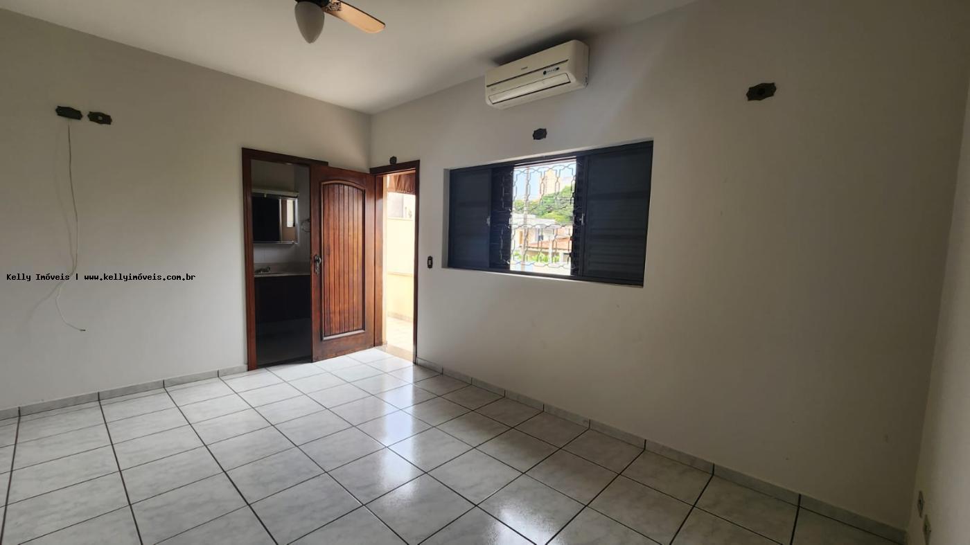 Casa à venda com 3 quartos, 352m² - Foto 11