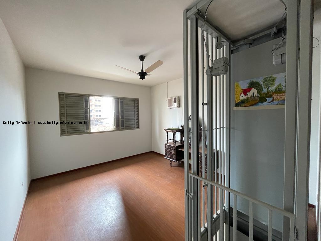 Casa à venda com 2 quartos, 150m² - Foto 10