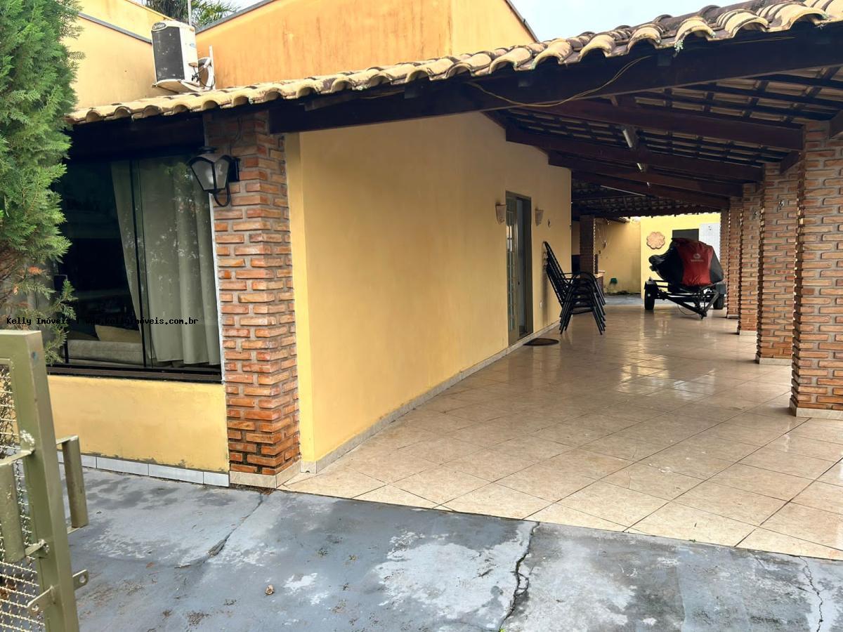 Casa de Condomínio à venda com 3 quartos, 200m² - Foto 2