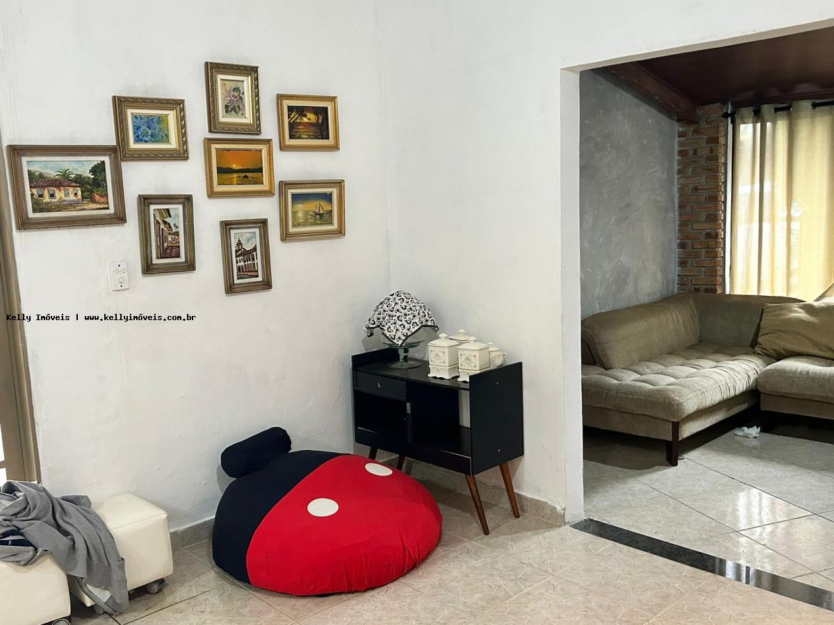 Casa de Condomínio à venda com 3 quartos, 200m² - Foto 4