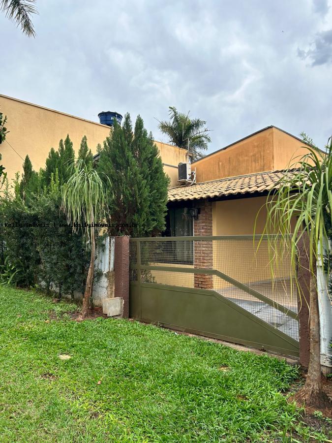 Casa de Condomínio à venda com 3 quartos, 200m² - Foto 1