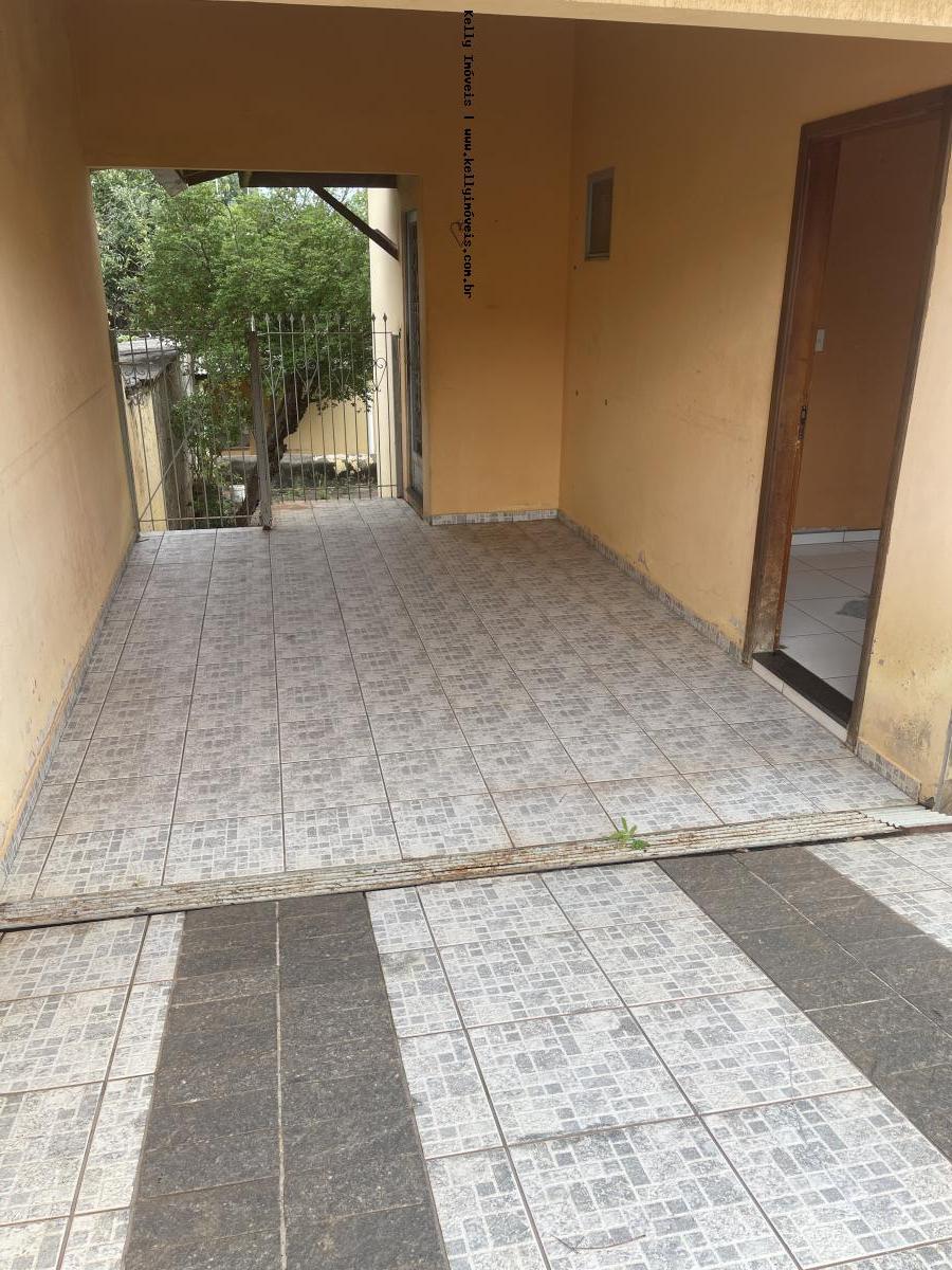 Casa à venda com 4 quartos, 340m² - Foto 2