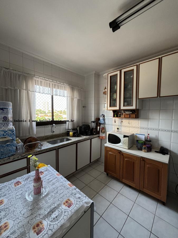 Apartamento à venda com 3 quartos, 178m² - Foto 3