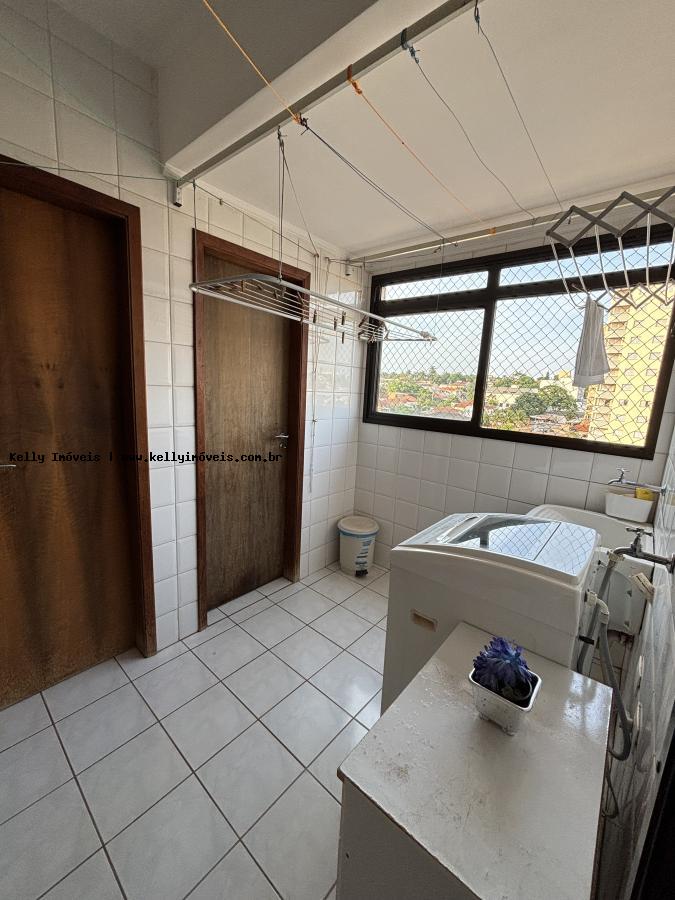 Apartamento à venda com 3 quartos, 178m² - Foto 4