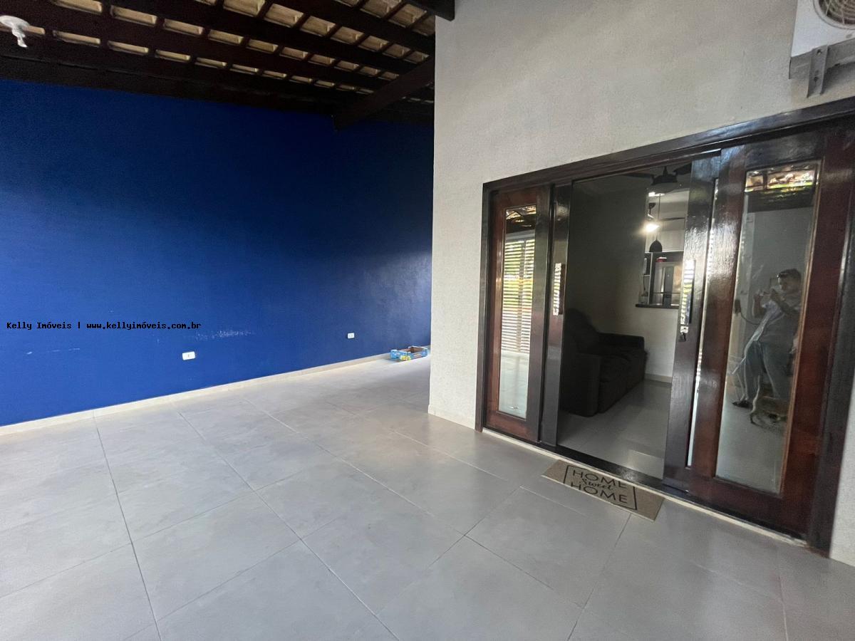 Casa à venda com 4 quartos, 180m² - Foto 3