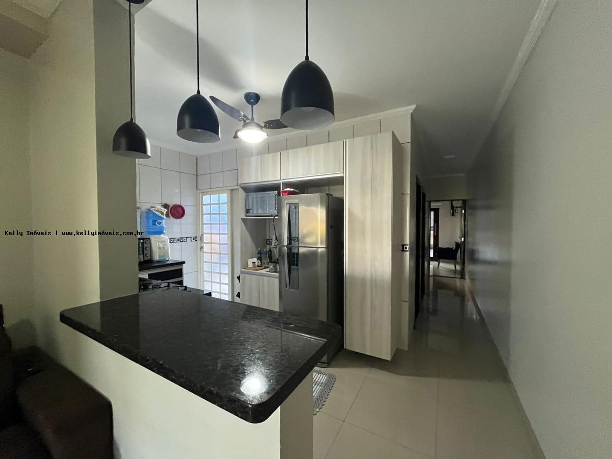 Casa à venda com 4 quartos, 180m² - Foto 8