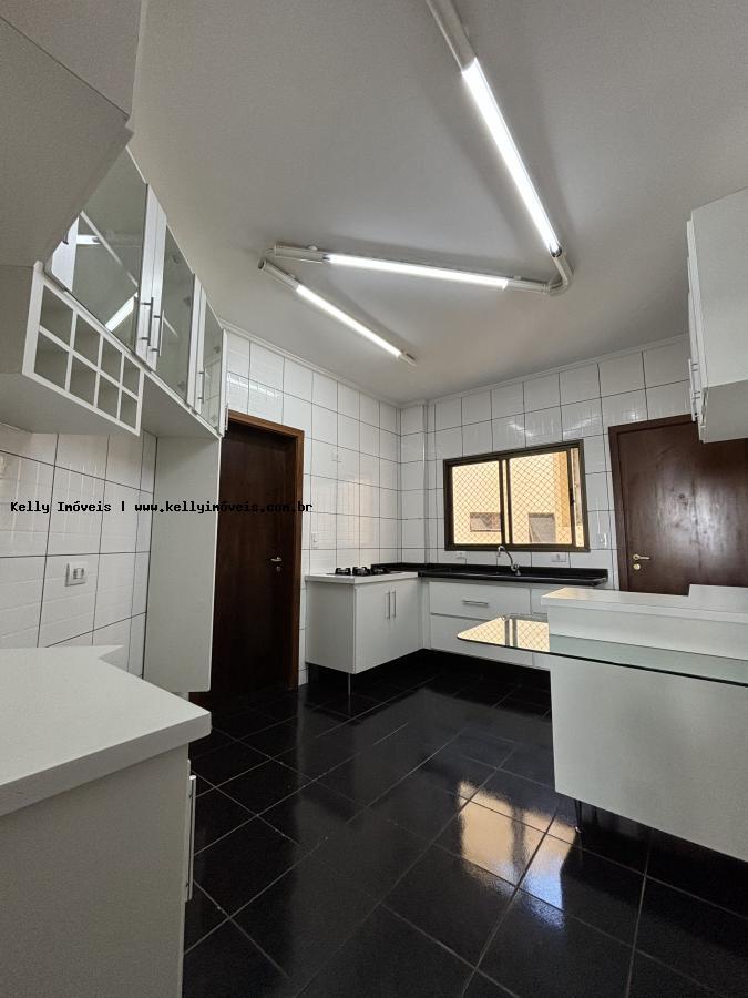 Apartamento à venda com 3 quartos, 125m² - Foto 4