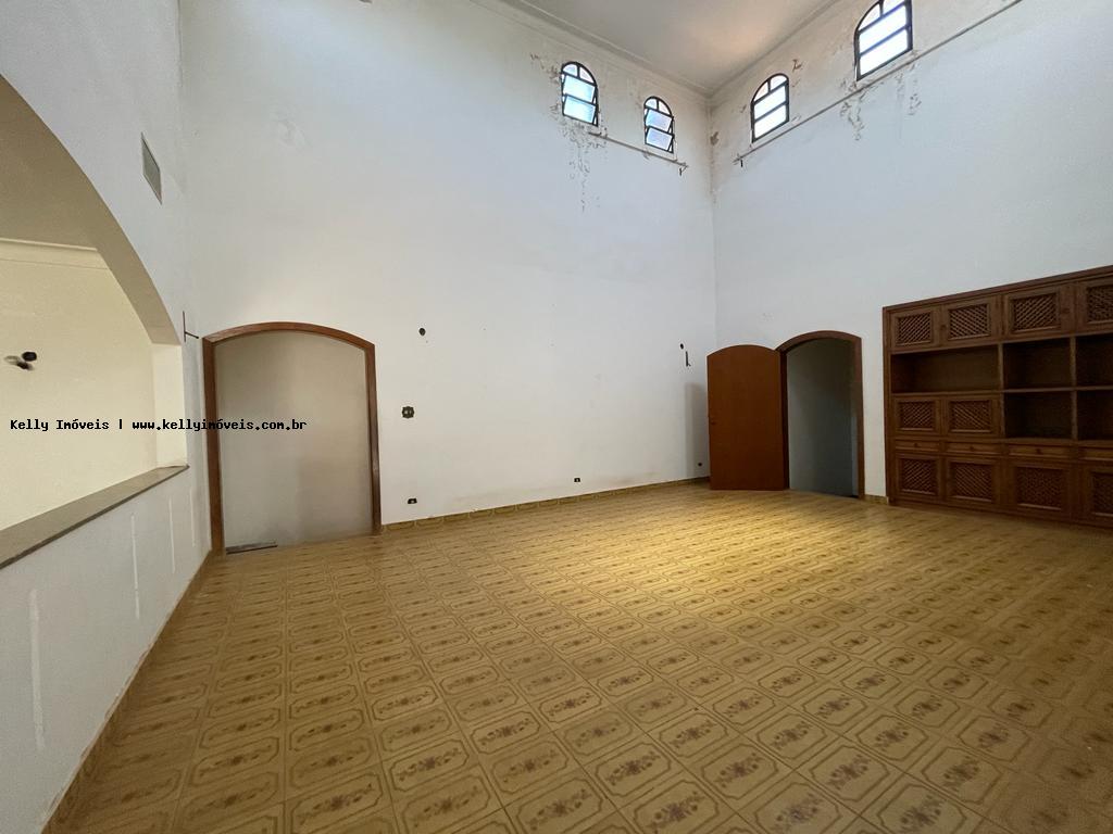 Casa à venda com 3 quartos, 486m² - Foto 3